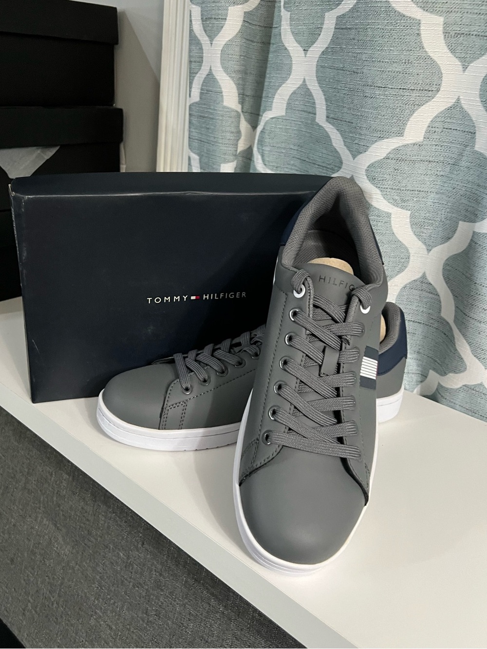 Tommy Hilfiger Gray Lace-Up Low-Top Sneakers with Navy Heel Stripe
